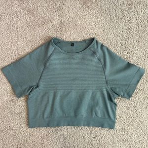 Alphalete revival crop top